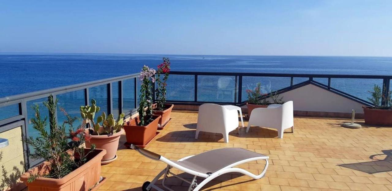 Il Cantone Del Faro Giardini-Naxos Kültér fotó